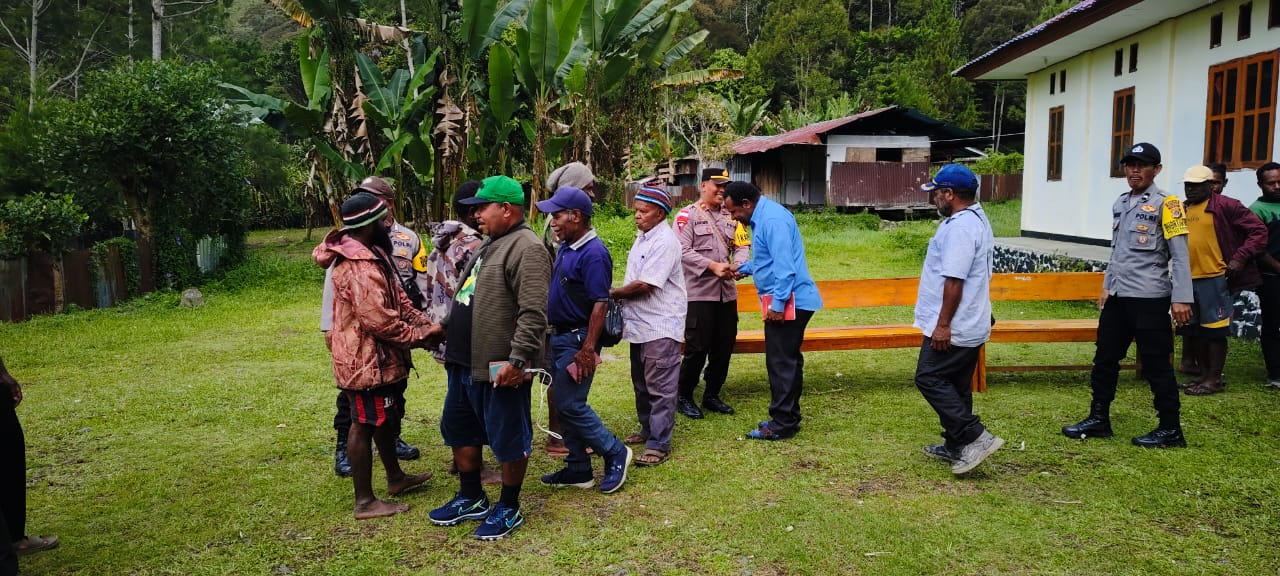 Polsek Bokondini Mediasi Aksi Pemalangan Di Kampung Umaga Jalan Kelila – Bokondini