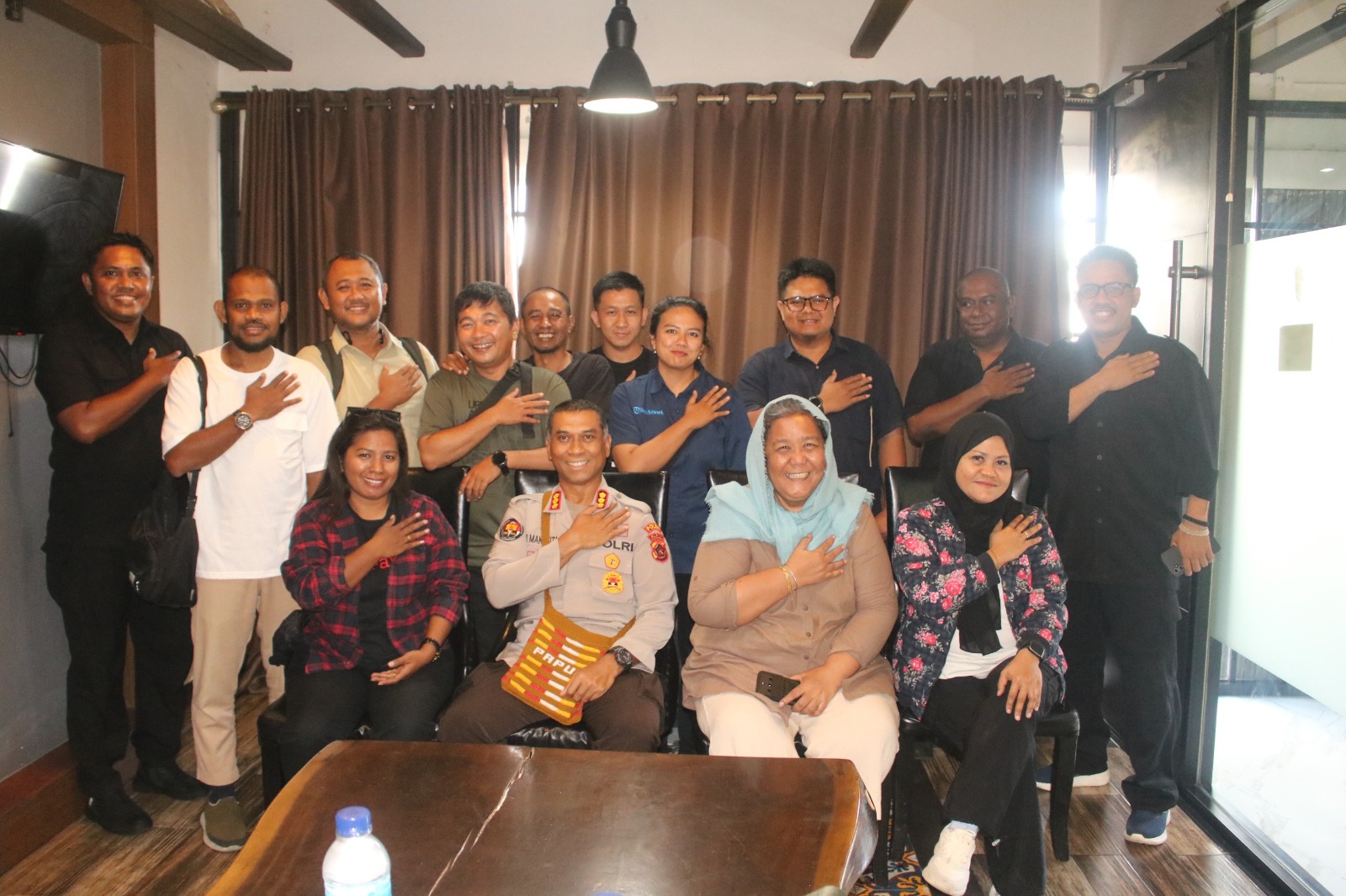 Kabid Humas Polda Papua Gelar Silaturahmi Dengan Wartawan