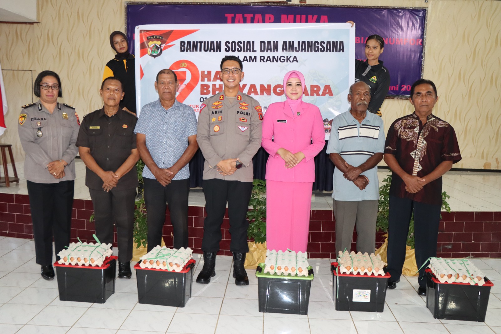 Sambut Hari Bhayangkara ke-79, Polres Biak Gelar Bantuan Sosial