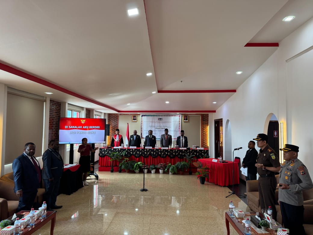 Kapolres Tolikara Hadiri Rapat Paripurna Istimewa Pelantikan Pimpinan DPRD Tolikara