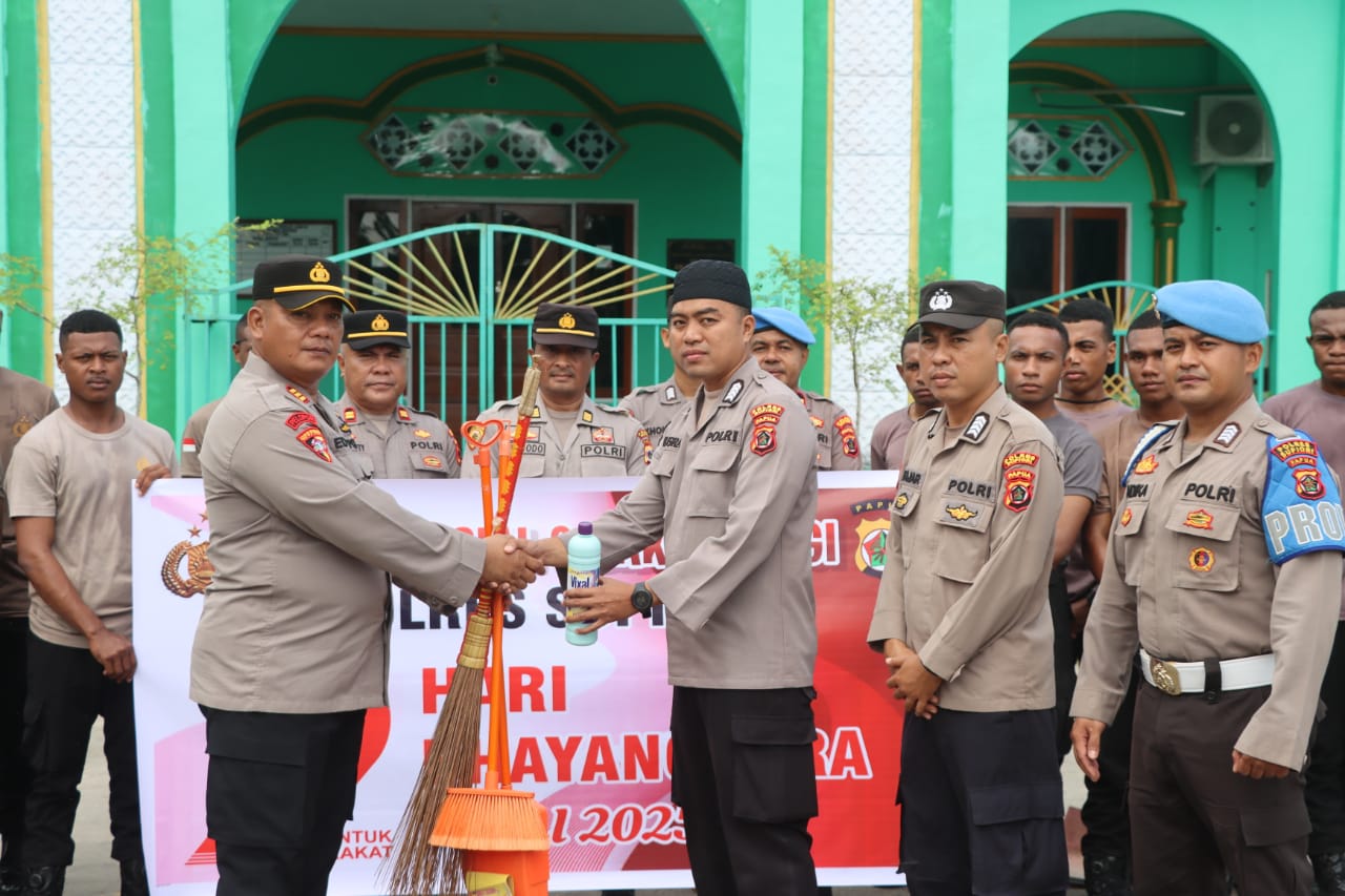 Polres Supiori Gelar Bakti Religi di Masjid An-Nur Sambut Hari Bhayangkara ke-79