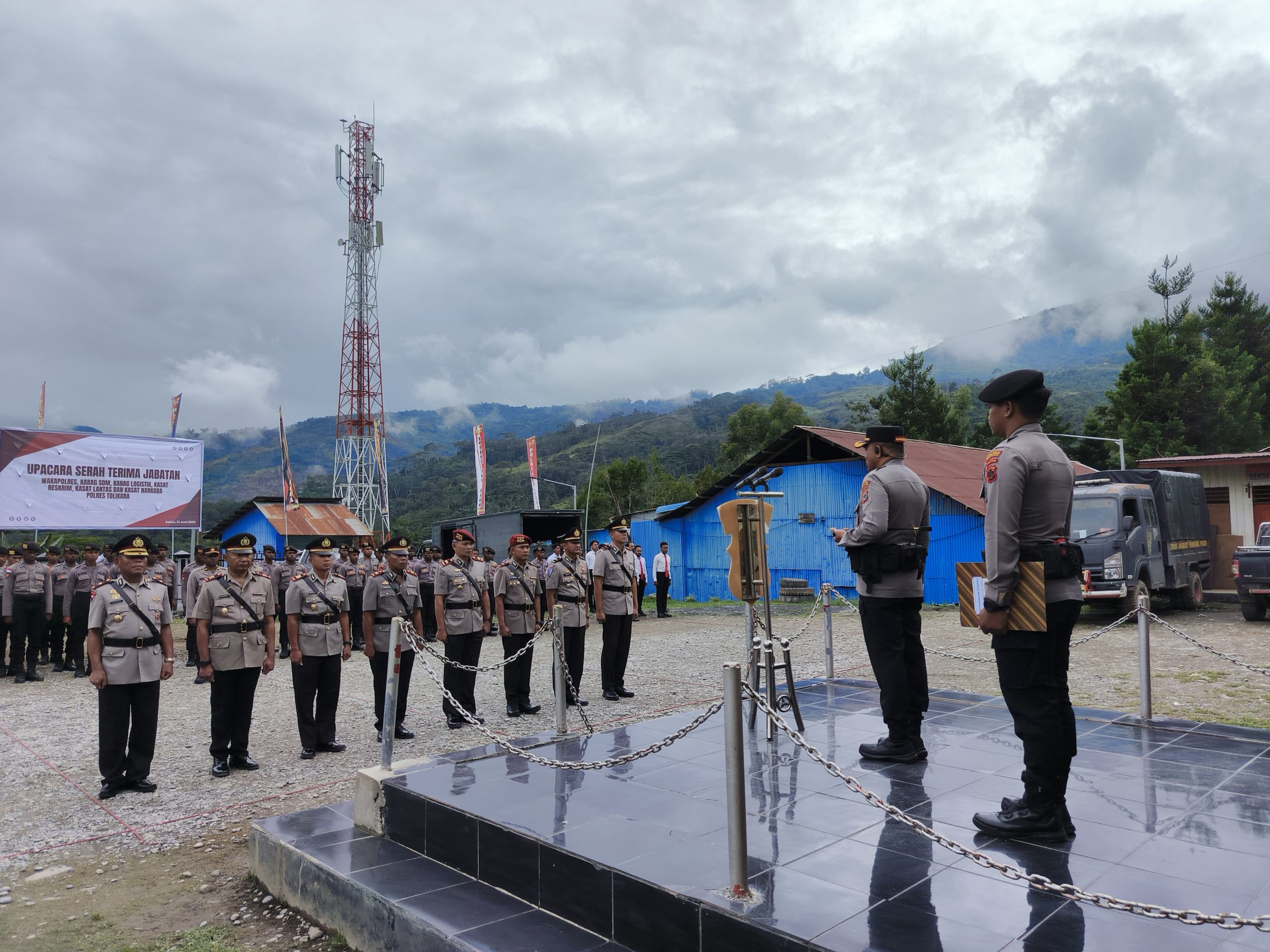 Kapolres Tolikara Pimpin Upacara Serah Terima Jabatan Lingkungan Polres Tolikara