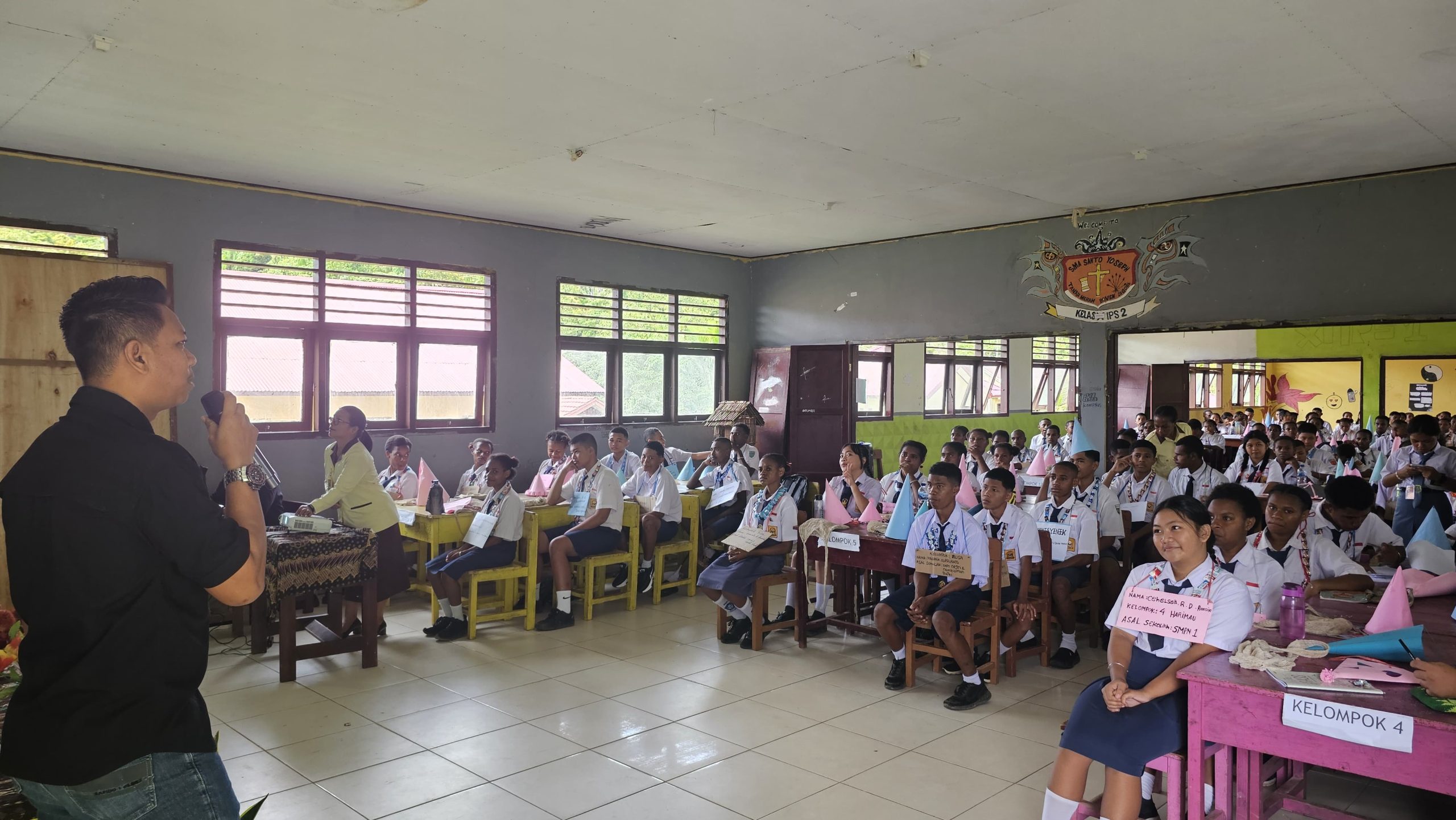 “Sat Resnarkoba Polres Boven Digoel Laksanakan Sosialisasi Bahaya Narkoba Bagi Generasi Muda di SMA Yayasan Santo Yoseph”
