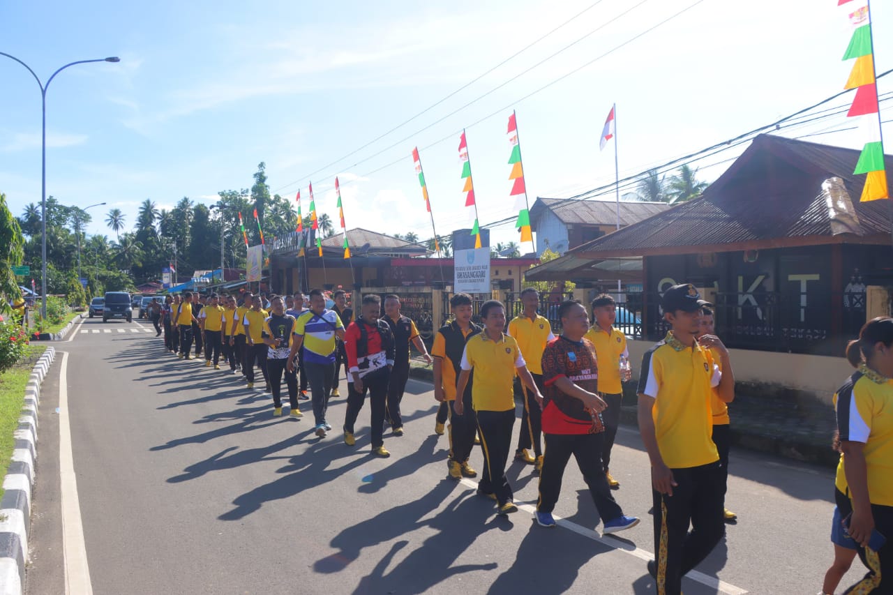 Polres Supiori dan Bhayangkari Gelar Senam Dan Jalan Santai Dalam Rangka Hari Bhayangkara ke-79