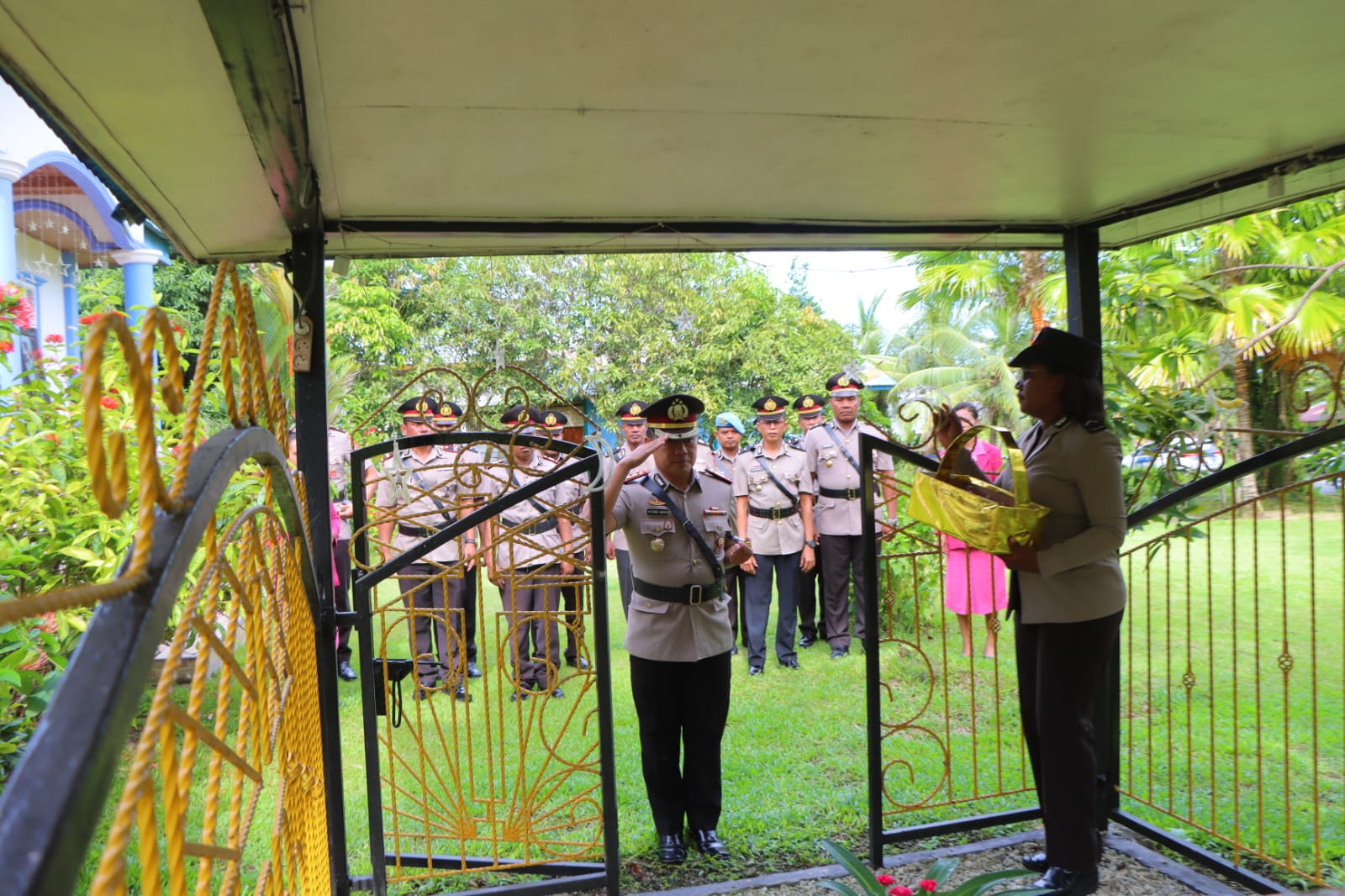Polres Waropen Gelar Upacara Tabur Bunga dan Ziarah Laut Peringati Hari Bhayangkara Ke 79 Tahun 2025