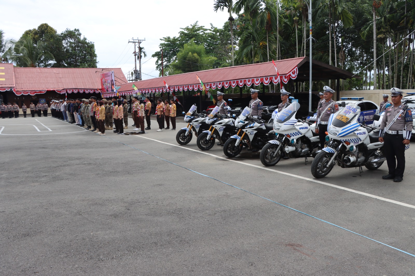 Latihan Pemantapan dalam rangka Upacara Peringatan Hari Bhayangkara ke-79, Kapolda Papua Tengah Tinjau Langsung di Polres Nabire.