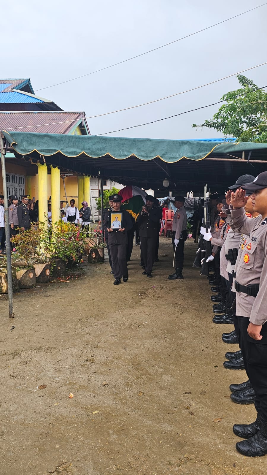 Beri Penghormatan Terakhir Polres Boven Digoel, Gelar Upacara Pemakaman Anggota Polri