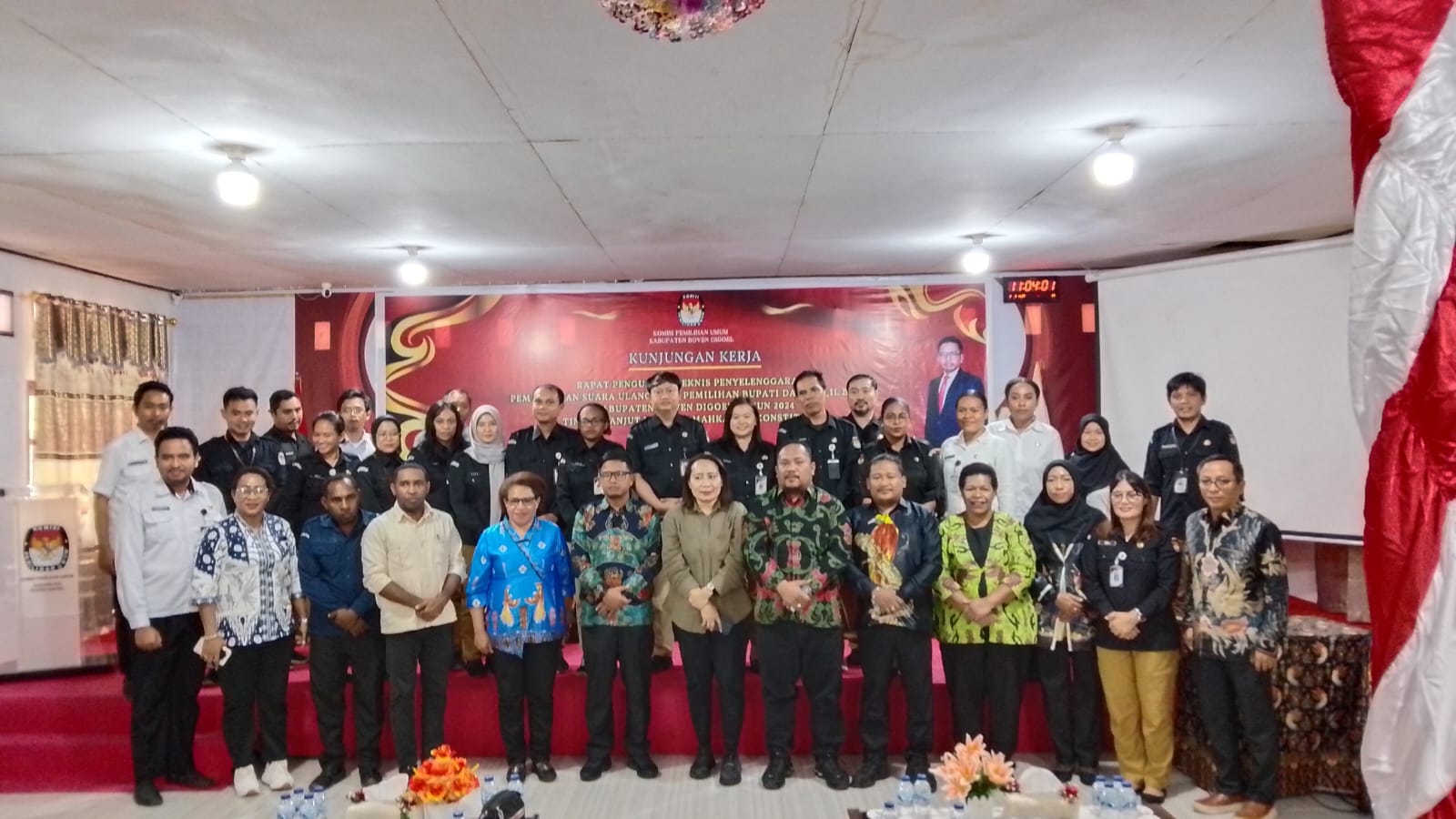 Polri Amankan jalannya Kunjungan Kerja  Komisioner KPU-RI bersama rombongan di KPU Kabupaten Boven Digoel jelang PSU