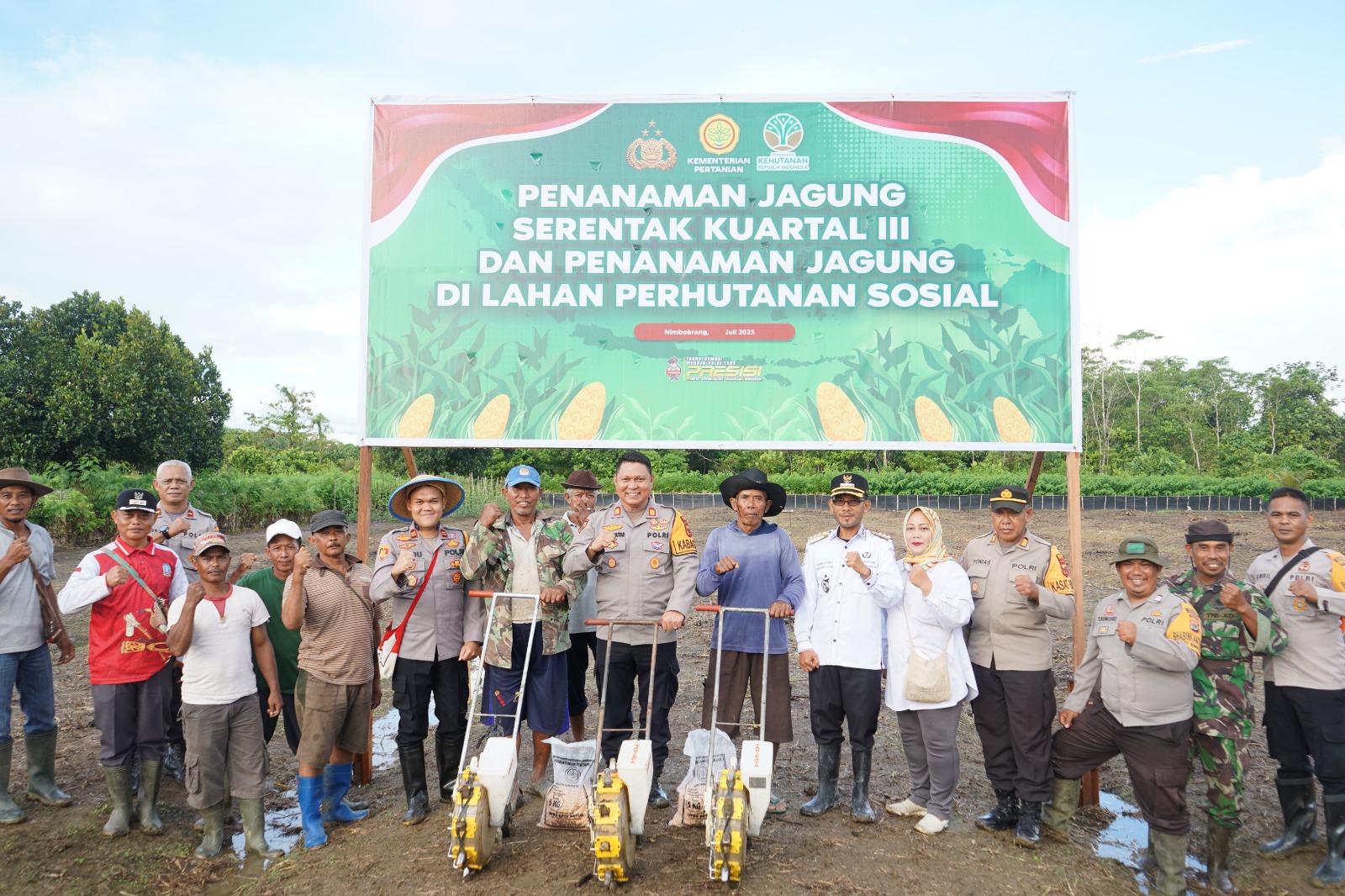POLRES JAYAPURA GELAR PENANAMAN JAGUNG SERENTAK KUARTAL III DI LAHAN PERHUTANAN SOSIAL KAMPUNG NIMBOKRANG