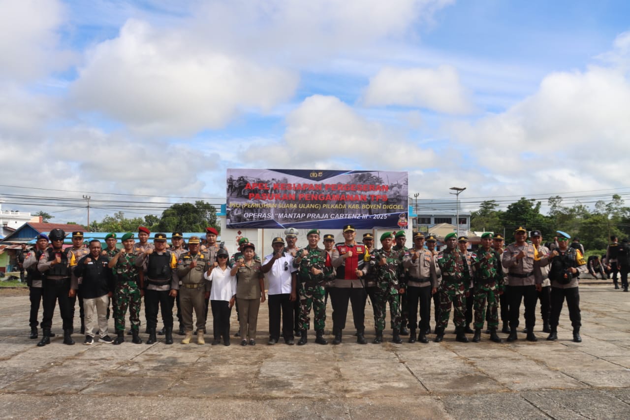 Kapolres Boven Digoel Bersama Dandim 1711/BVD pimpin pelaksanaan Apel Kesiapan Pergeseran Pasukan Pengamanan TPS pada PSU Pilkada 2024