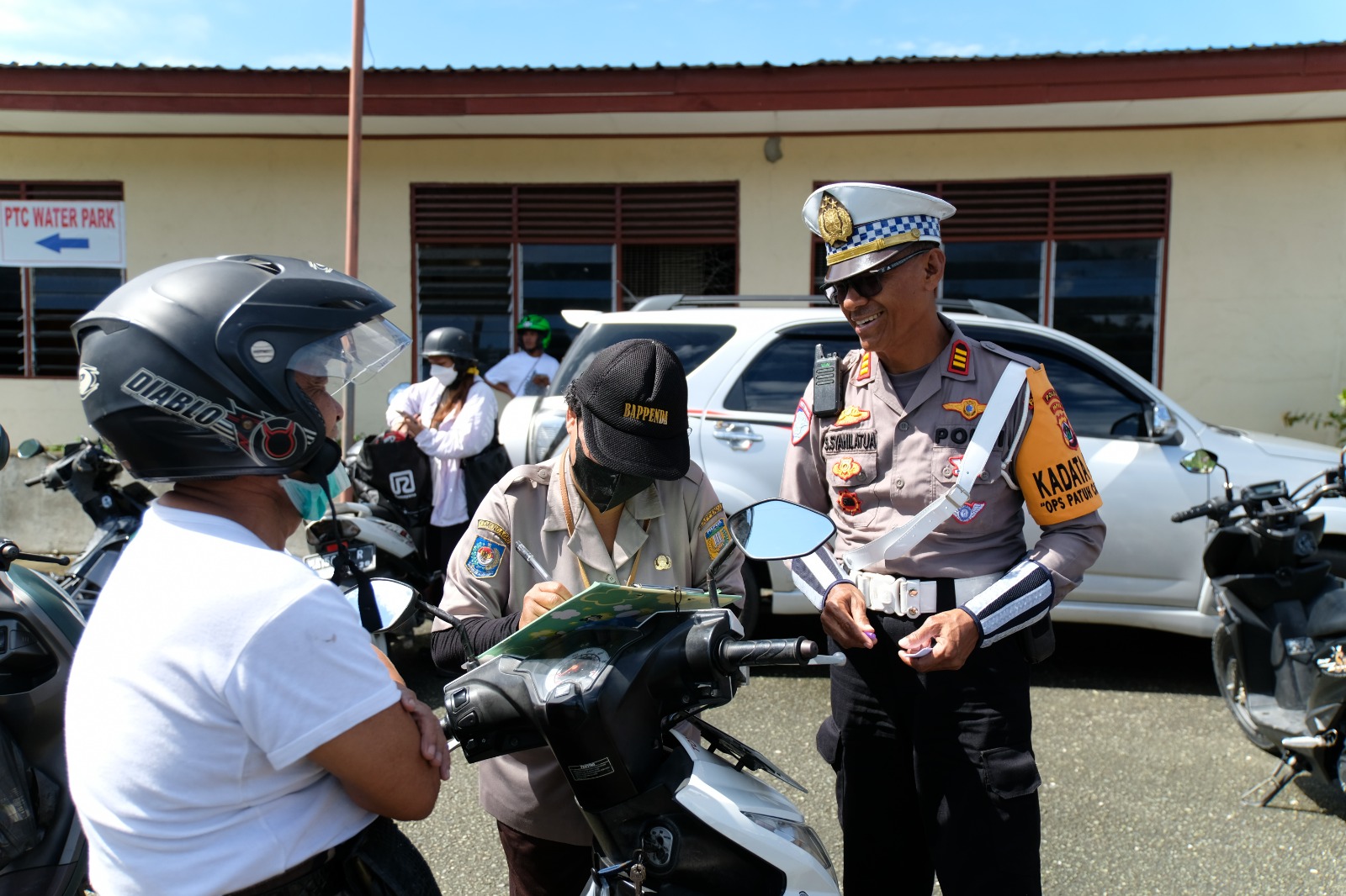 Hari Kesembilan Operasi Patuh Cartenz 2025, Polda Papua dan Polresta Jayapura Kota Gelar Razia Gabungan di Entrop