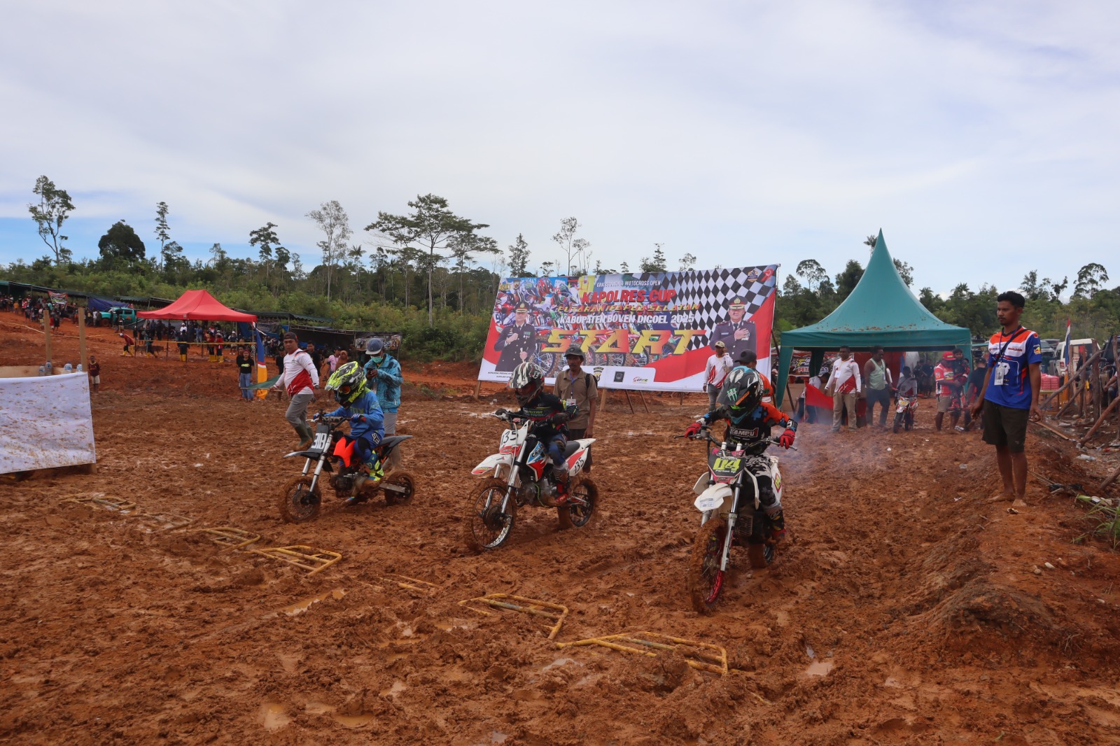 Kejuaraan Grasstrack Hari Bhayangkara ke 79 Di Polres Boven Digoel Sukses dilaksanakan