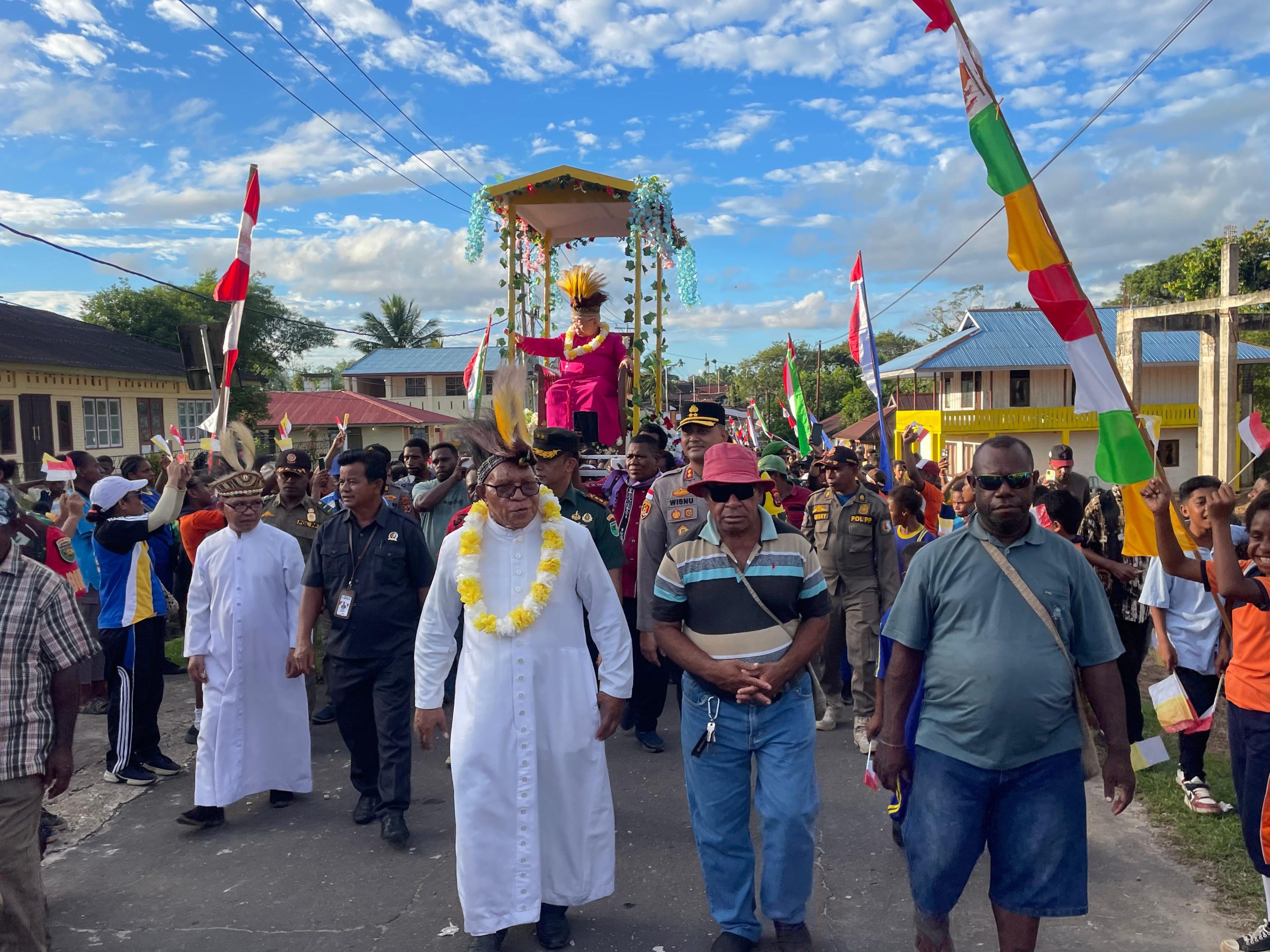 Kapolres bersama Forkopimda sambut kedatangan Uskup Agung Merauke di Kabupaten Boven Digoel.