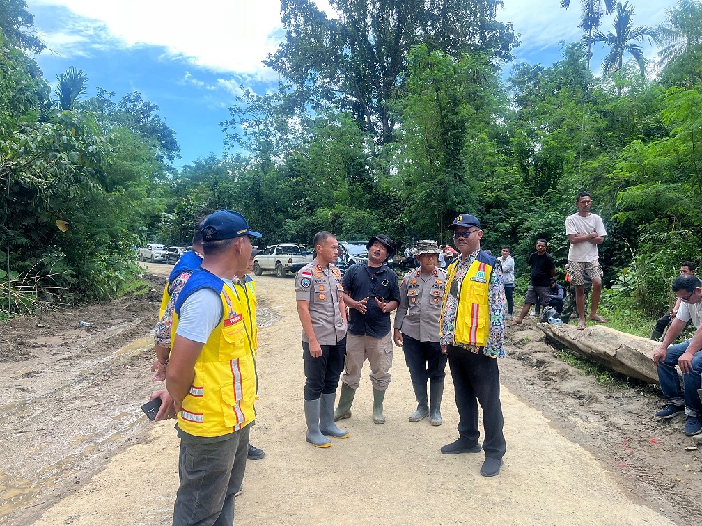 Bersama Tim Gabungan, Polres Keerom Lanjutkan Pencarian Korban Longsor