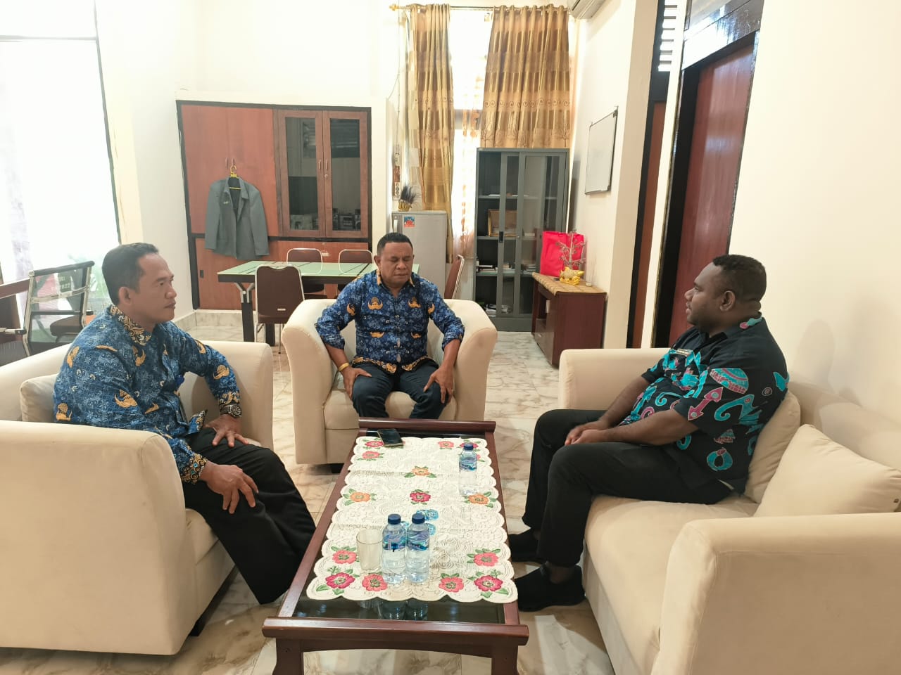 Seksi Humas Polres Merauke Bersilaturahmi dengan Kepala Stasiun RRI Merauke