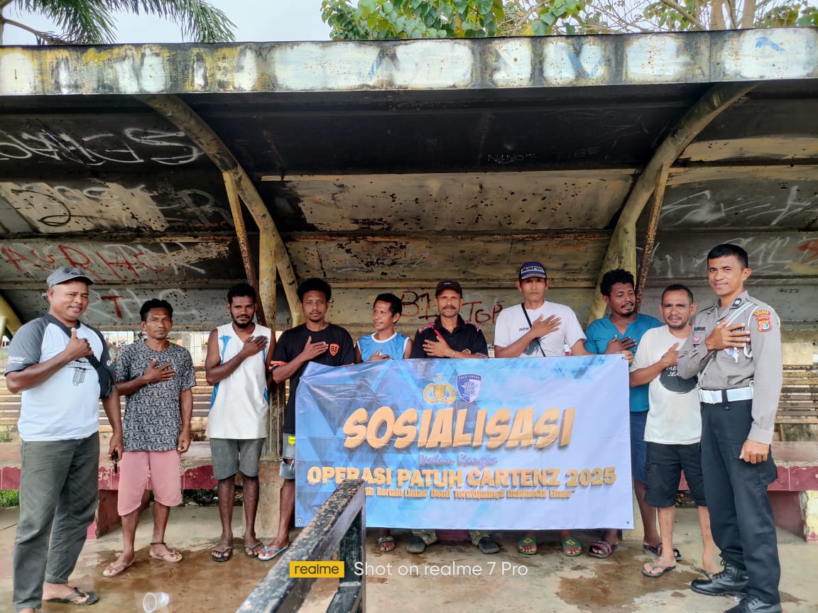 Satuan Lantas Polres Merauke memberikan Sosialisasi tertib Berlalu lintas dalam rangka Operasi Patuh Cartenz 2025