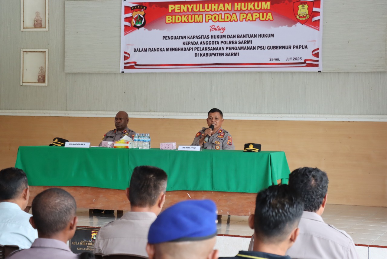 Penyuluhan Hukum Oleh Tim Bidkum Polda Papua Di Polres Sarmi Tentang Penguatan Kapasitas Hukum Dalam Rangka Pengamanan PSU Gubernur Papua