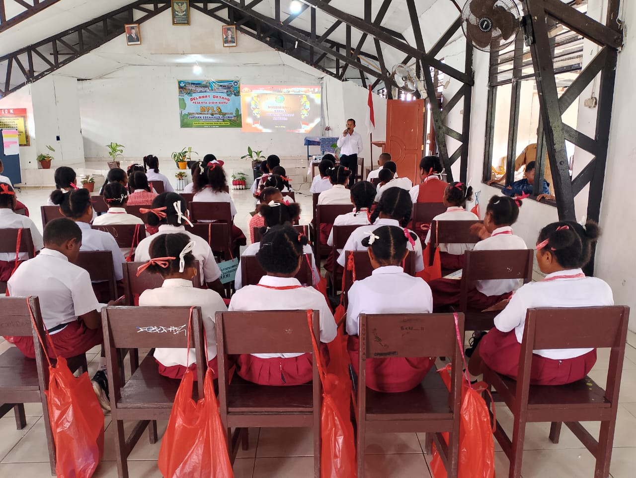 Sat Narkoba Polres Sarmi Gelar Sosialisasi Bahaya Narkoba bagi Peserta Didik Baru SMP YPK Ebenhaezer Sarmi