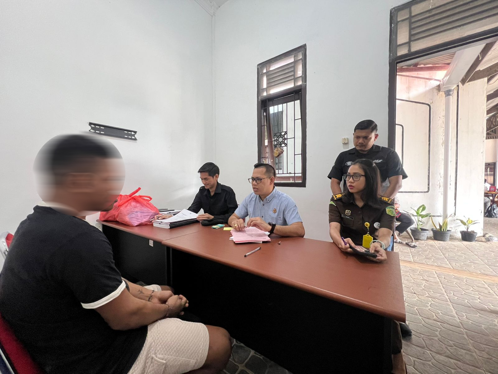 Polsek KPL Merauke berhasil Tangani Kasus UU darurat RI no. 12 tahun 1951, Tersangka dan BB Diserahkan ke Kejaksaan