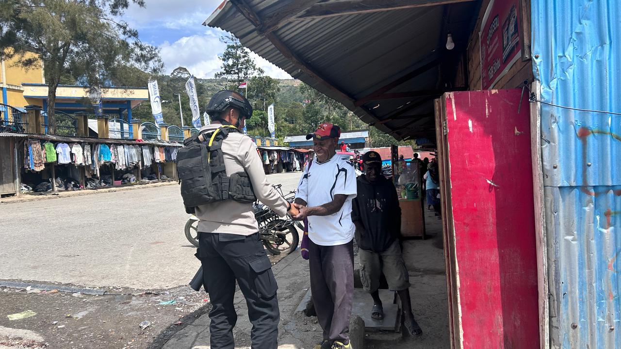 Patroli Dialogis : Polri Upayakan Aktifitas Masyarakat Berjalan Dengan Baik Dan Aman