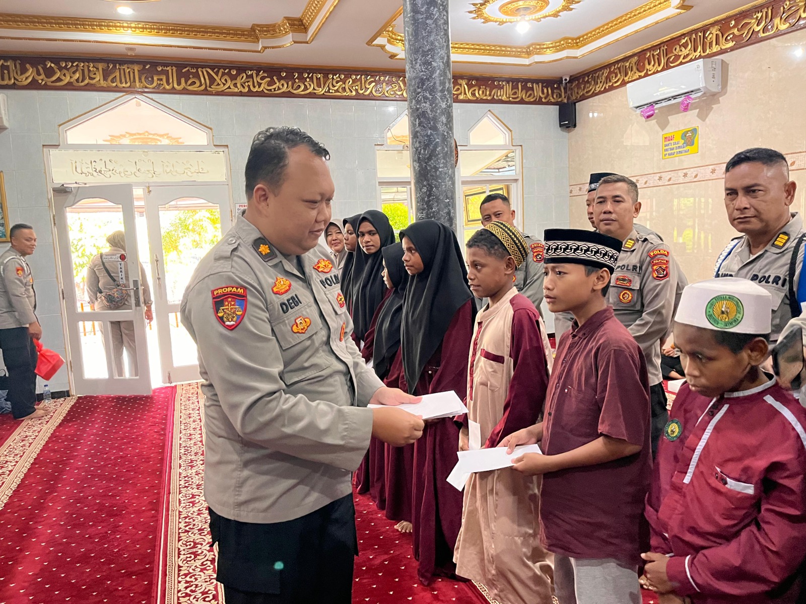 Wujud Kepedulian Polri, Bid Propam Polda Papua Santuni Para Anak Yatim Sambut Hari Asyura 1447 H
