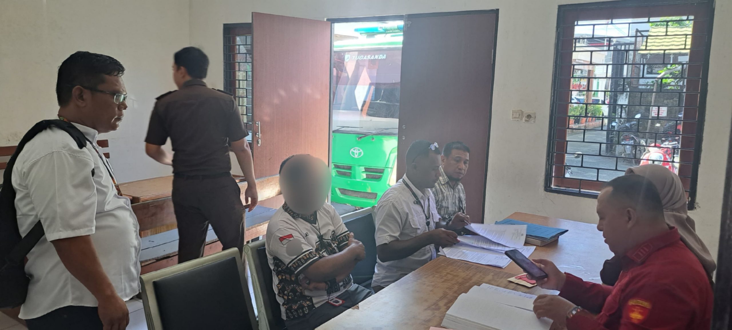 Polres Keerom Serahkan Tersangka Dan Barang Bukti Kasus ITE Ke Kejaksaan Negeri Jayapura