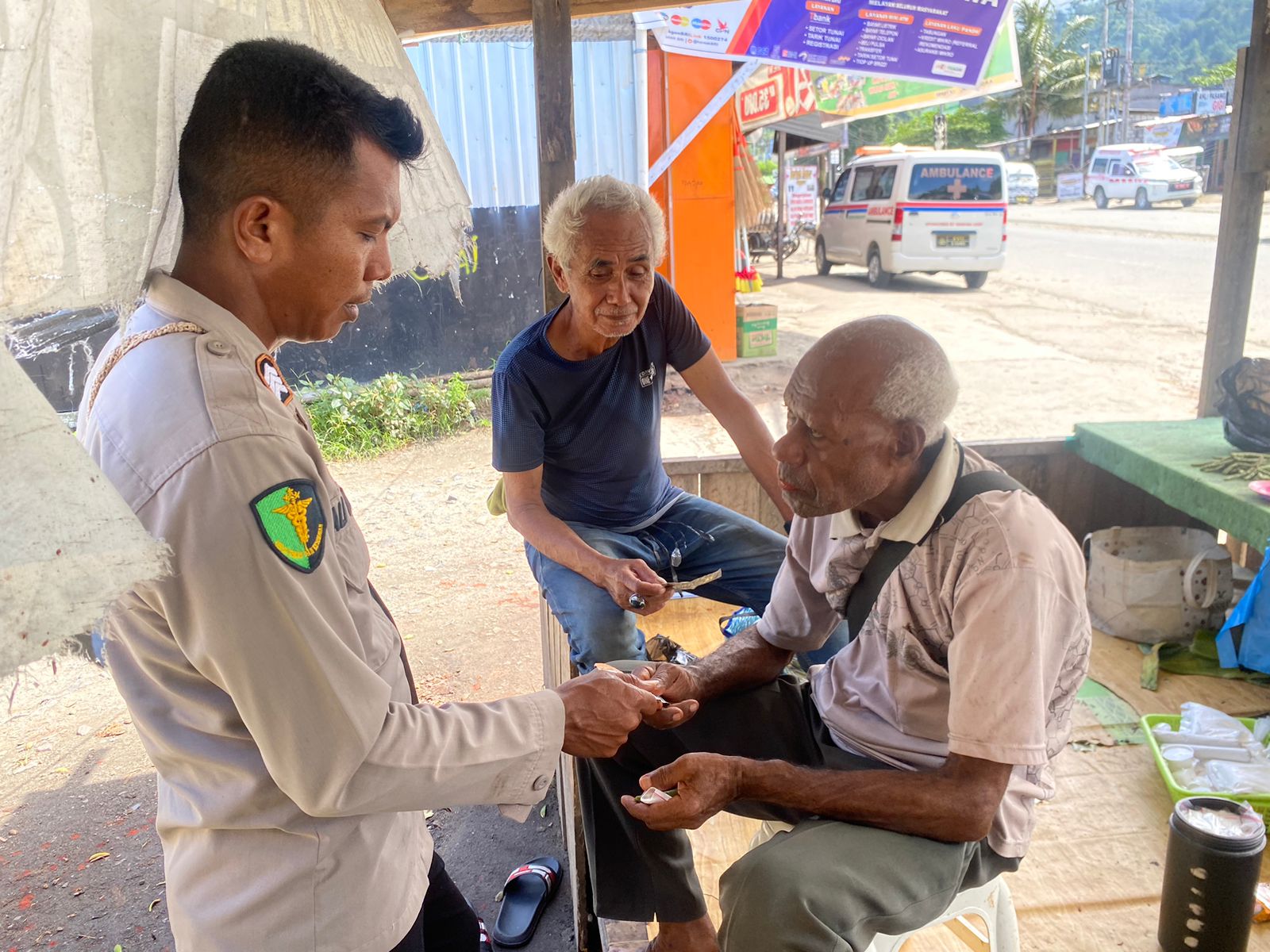 Satgas Keladi Sagu Polres Jayapura Gelar Pelayanan Kesehatan Di Pasar Jokowi Doyo Baru