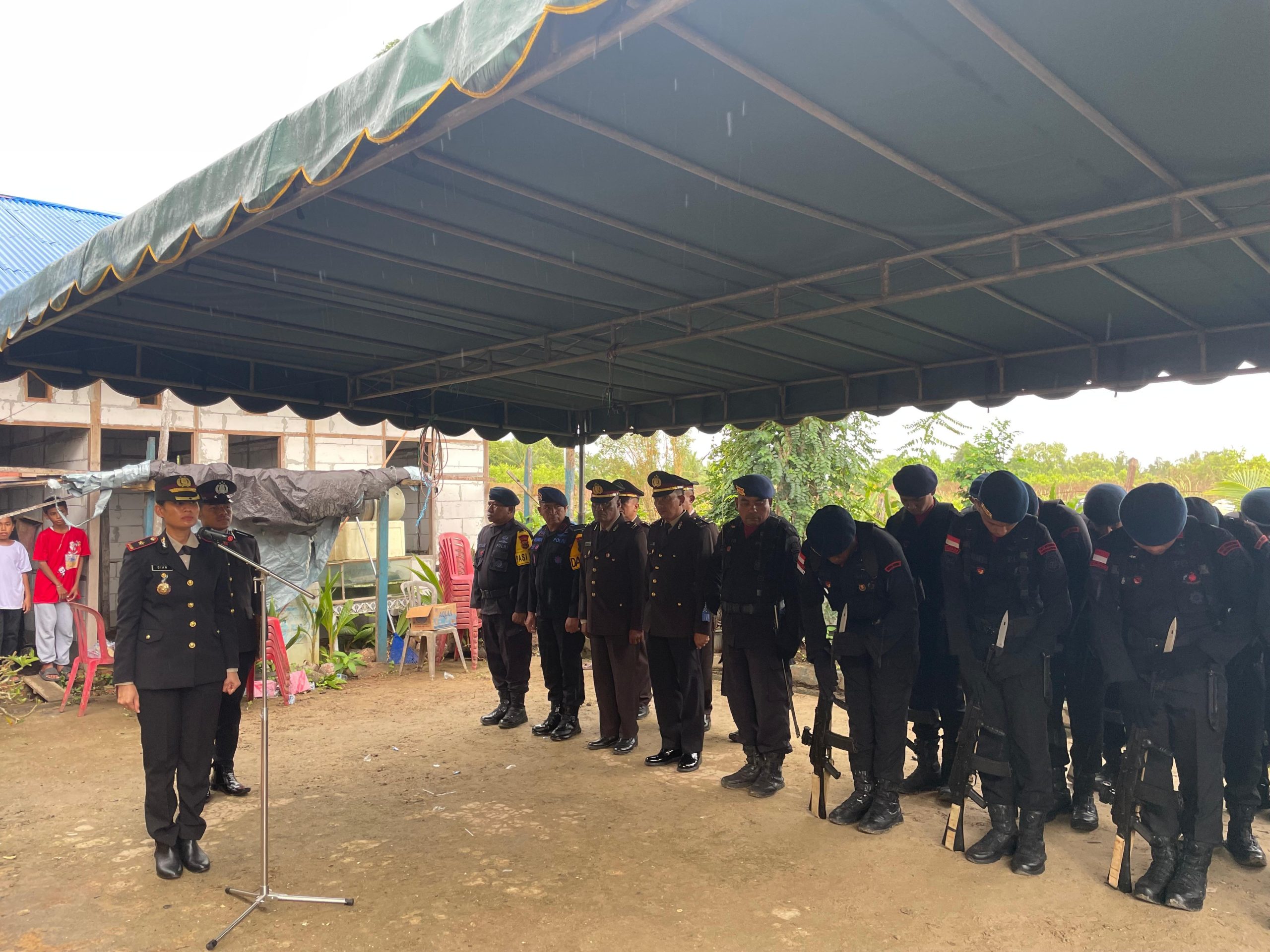 Waka Polres Merauke Pimpin Upacara Persemayaman Anggota Polres Boven Digoel Yang Meninggal Karena Sakit