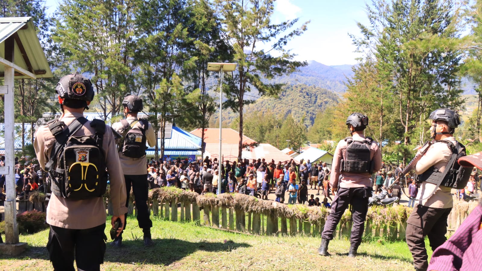 Pengamanan Pembagian Bansos Sembako Dan Pkh Tahap Ii Kabupaten Puncak