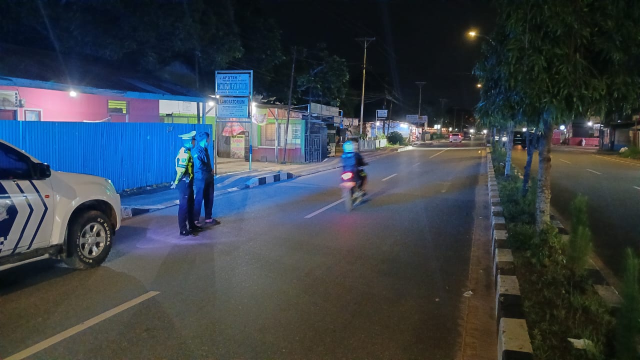 Satlantas Polres Merauke Gelar Patroli Blue Light, Cegah Gangguan Kamtibselcarlantas di Malam Hari