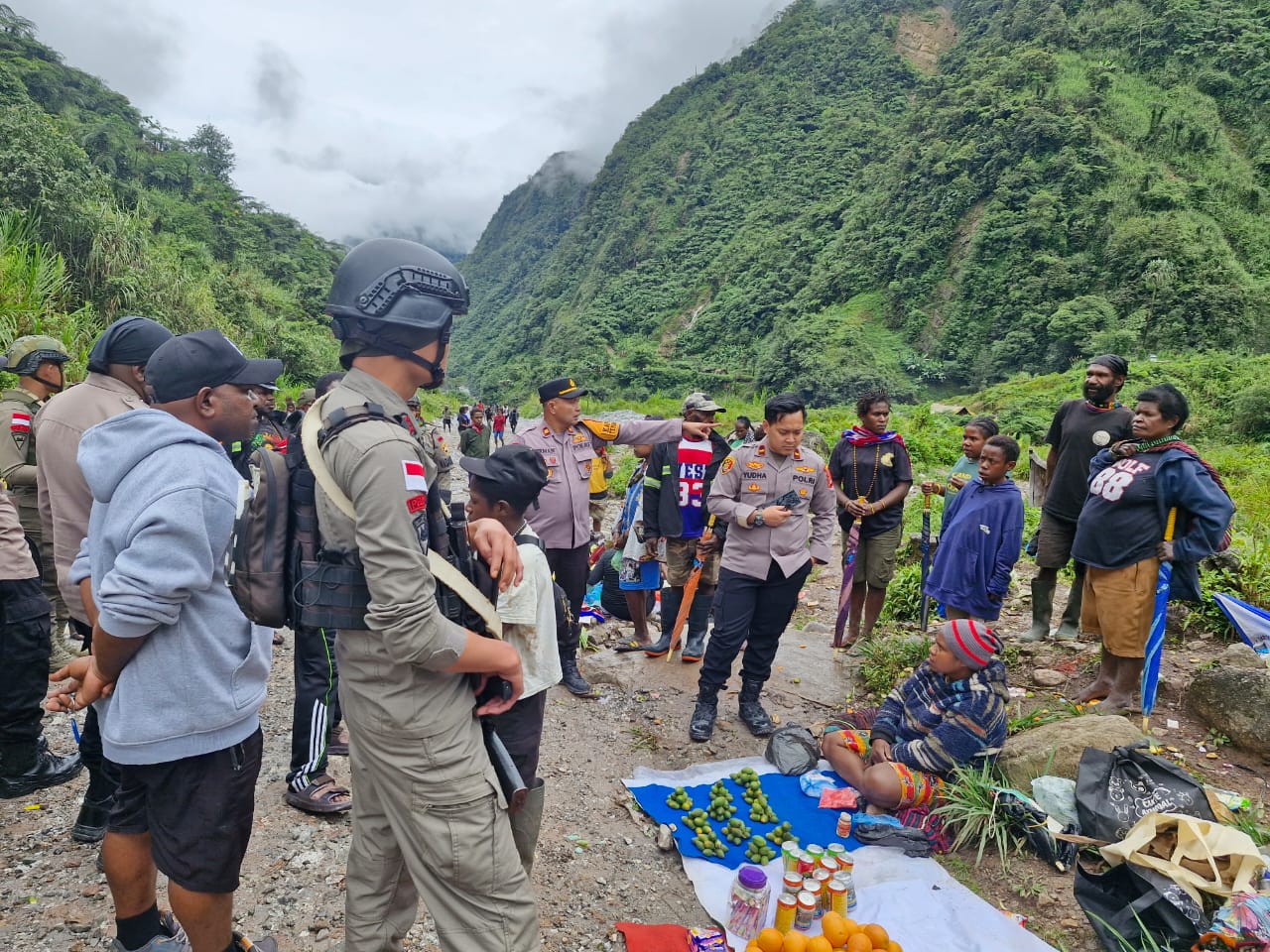 Polsek Tembagapura dan Brimob Gelar Sweeping Gabungan, Tekan Gangguan Kamtibmas di Jalur Vital