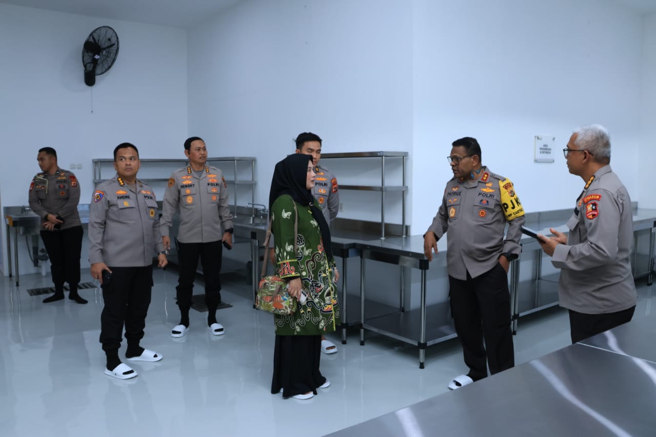 Pastikan Bantuan Gizi Tepat Sasaran, Kapolda Papua dan Itwasum Polri Lakukan Verifikasi Lapangan