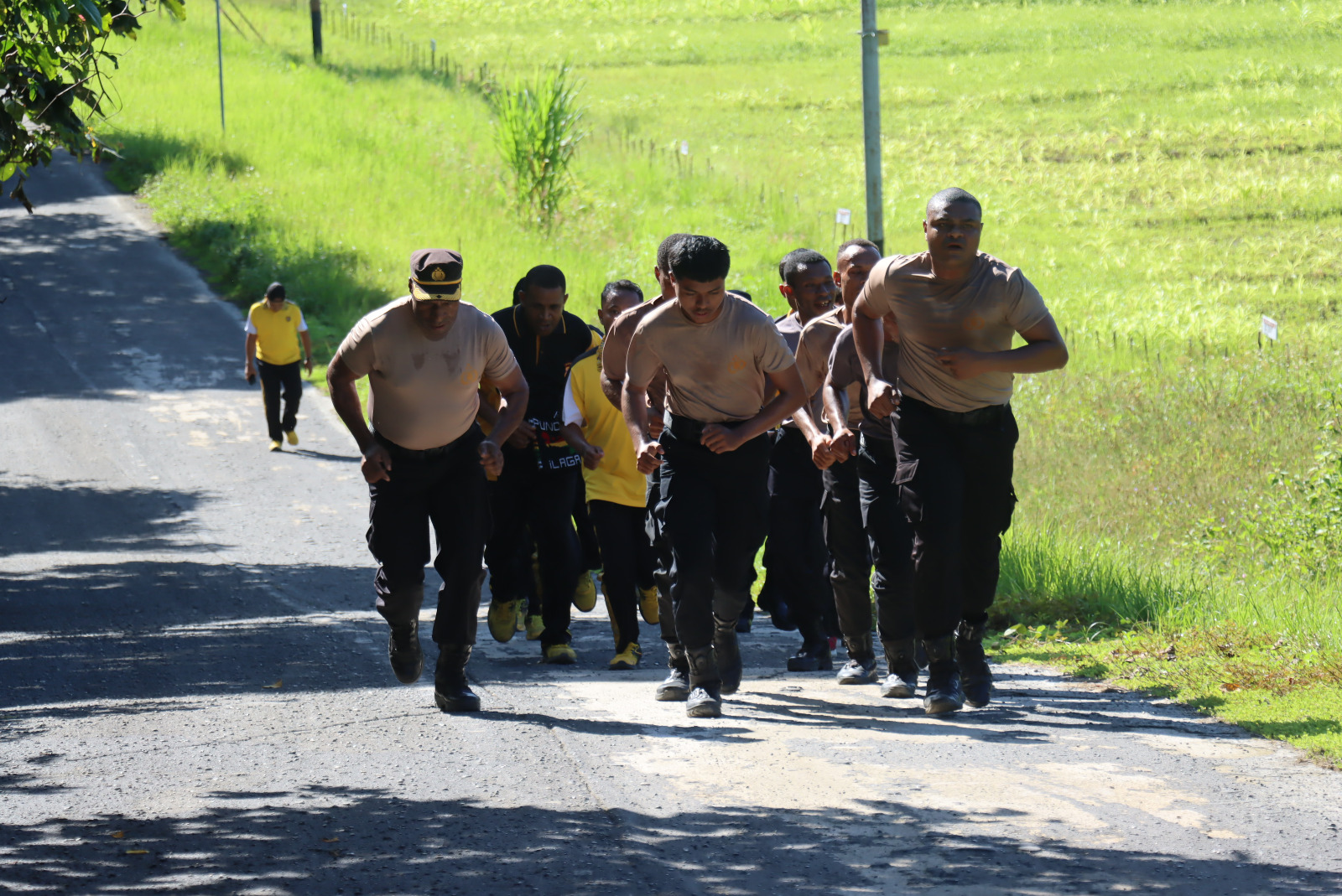 Wakapolres Sarmi Pimpin Kegiatan Olahraga Pagi Bersama Personel Polres Sarmi