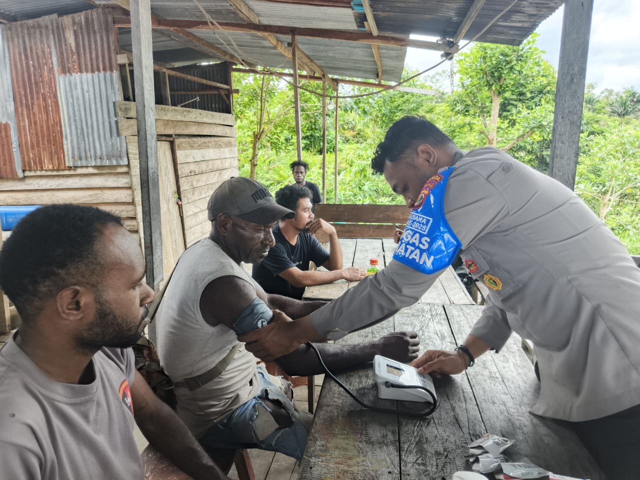 Satgas Keladi Sagu Polres Yahukimo Hadirkan Pelayanan Kesehatan