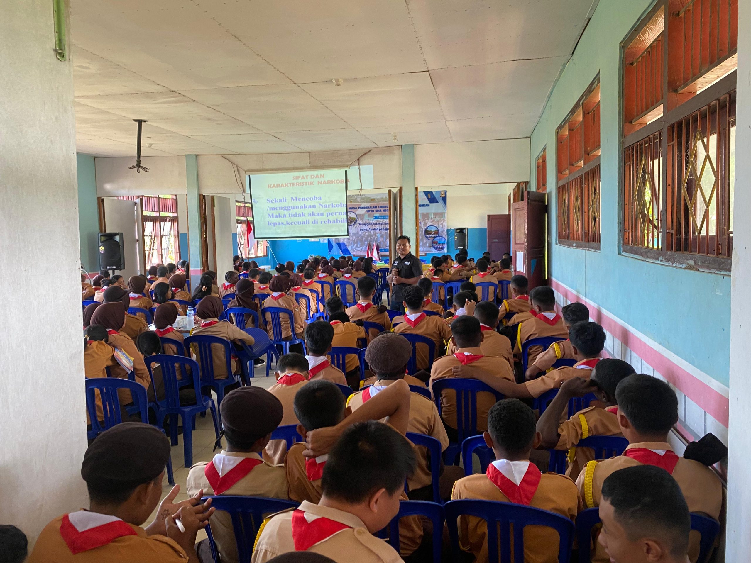 Satresnarkoba Polres Merauke Sosialisasikan Bahaya Narkoba dan Miras di SMA Negeri 3 Merauke