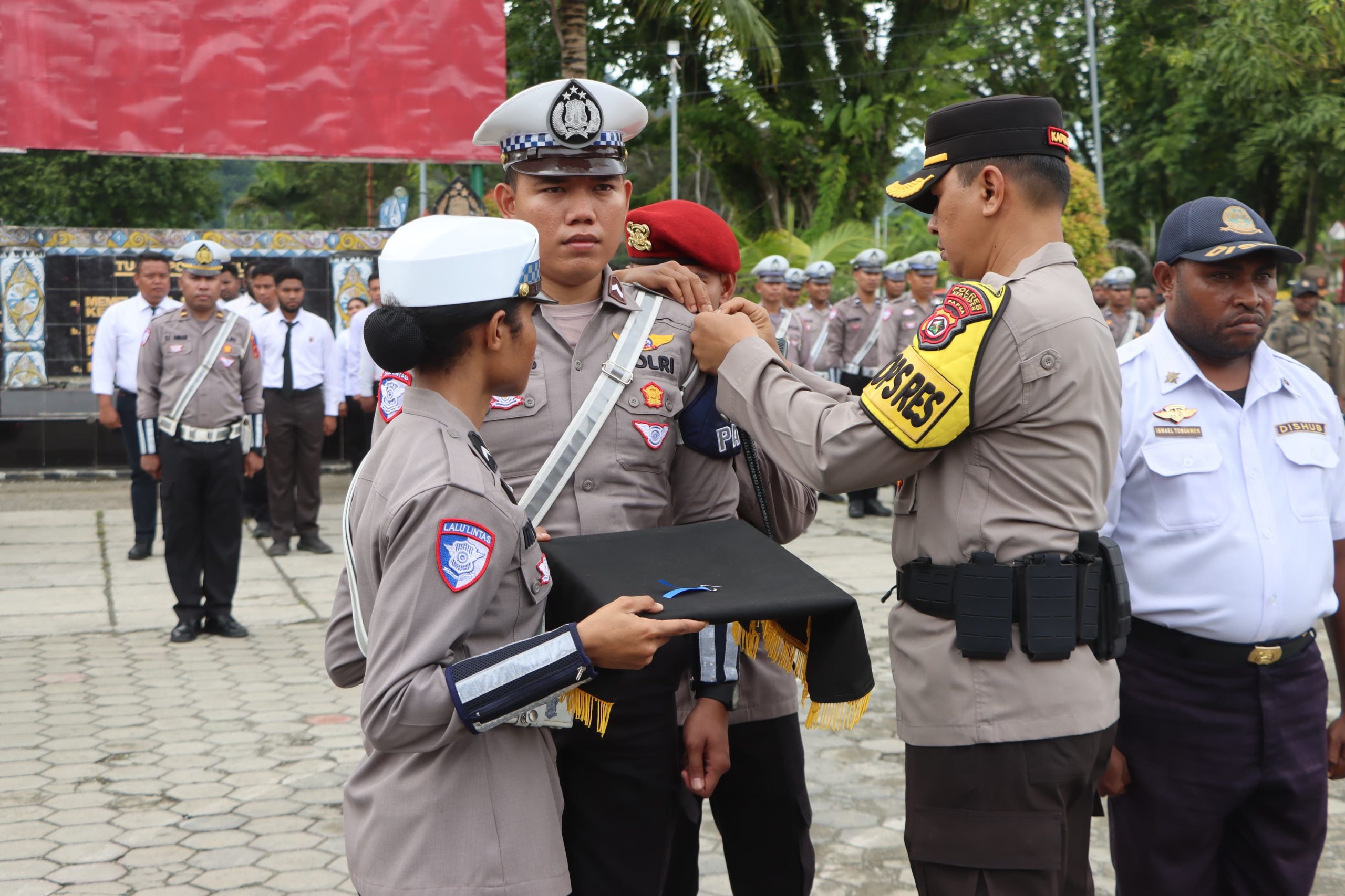 Polres Kepulauan Yapen Laksanakan Apel Gelar Pasukan Operasi Patuh Cartenz 2025