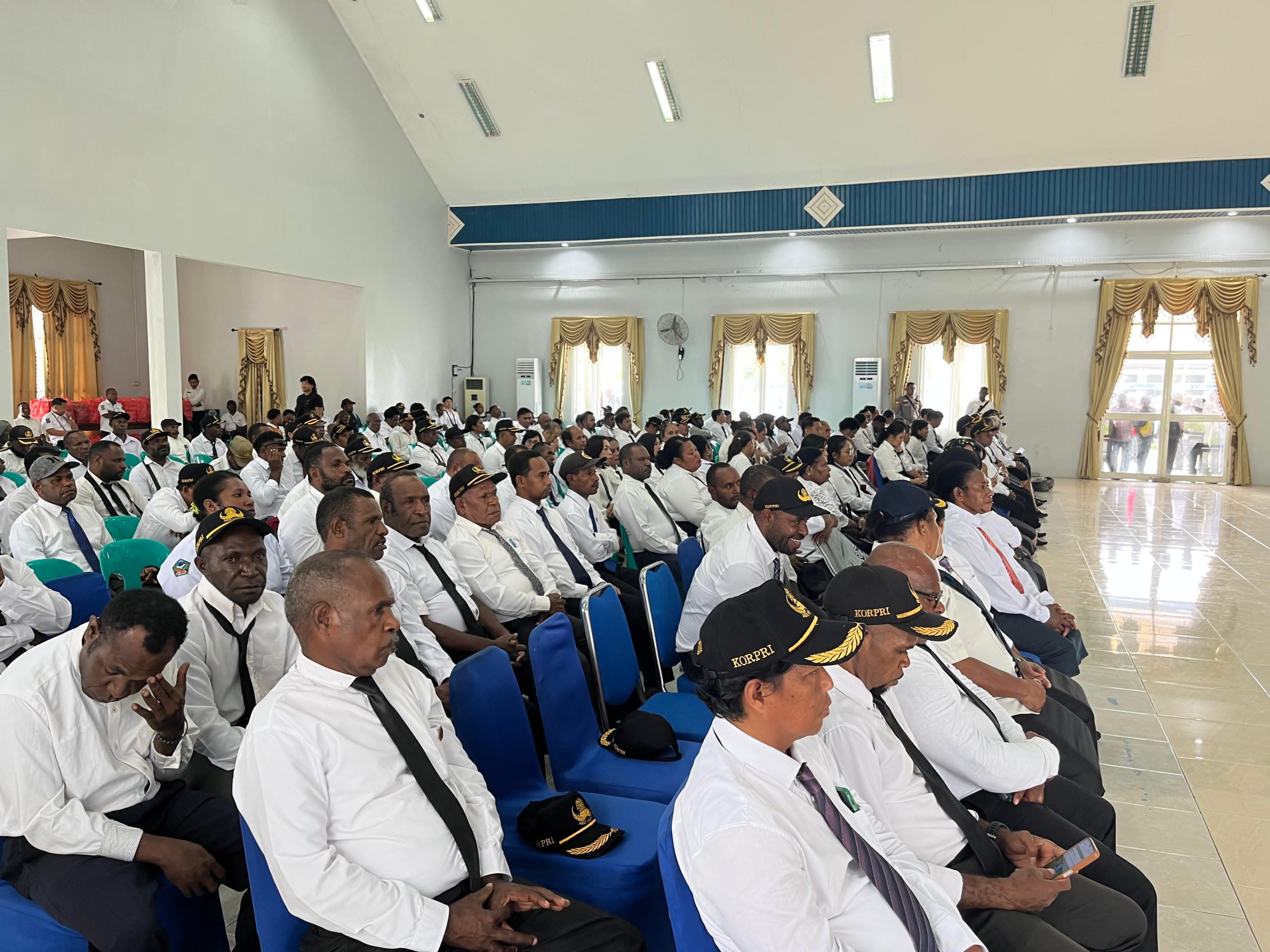 Kapolres Yahukimo Menghadiri Pengambilan Sumpah/Janji Pelantikan dan Pengukuhan Pejabat Pengawas Pemerintahan Kabupaten Yahukimo.