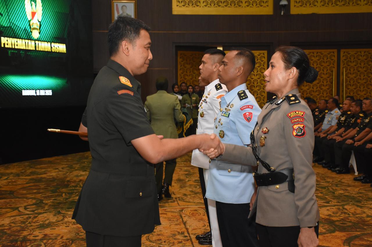 Mengenal Sosok Polwan Pertama Yang Mengikuti Pendidikan Reguler Sesko AD LXVI T.A 2025, Kompol Dian Novita Pietersz, S.I.K., Cetak Sejarah Baru