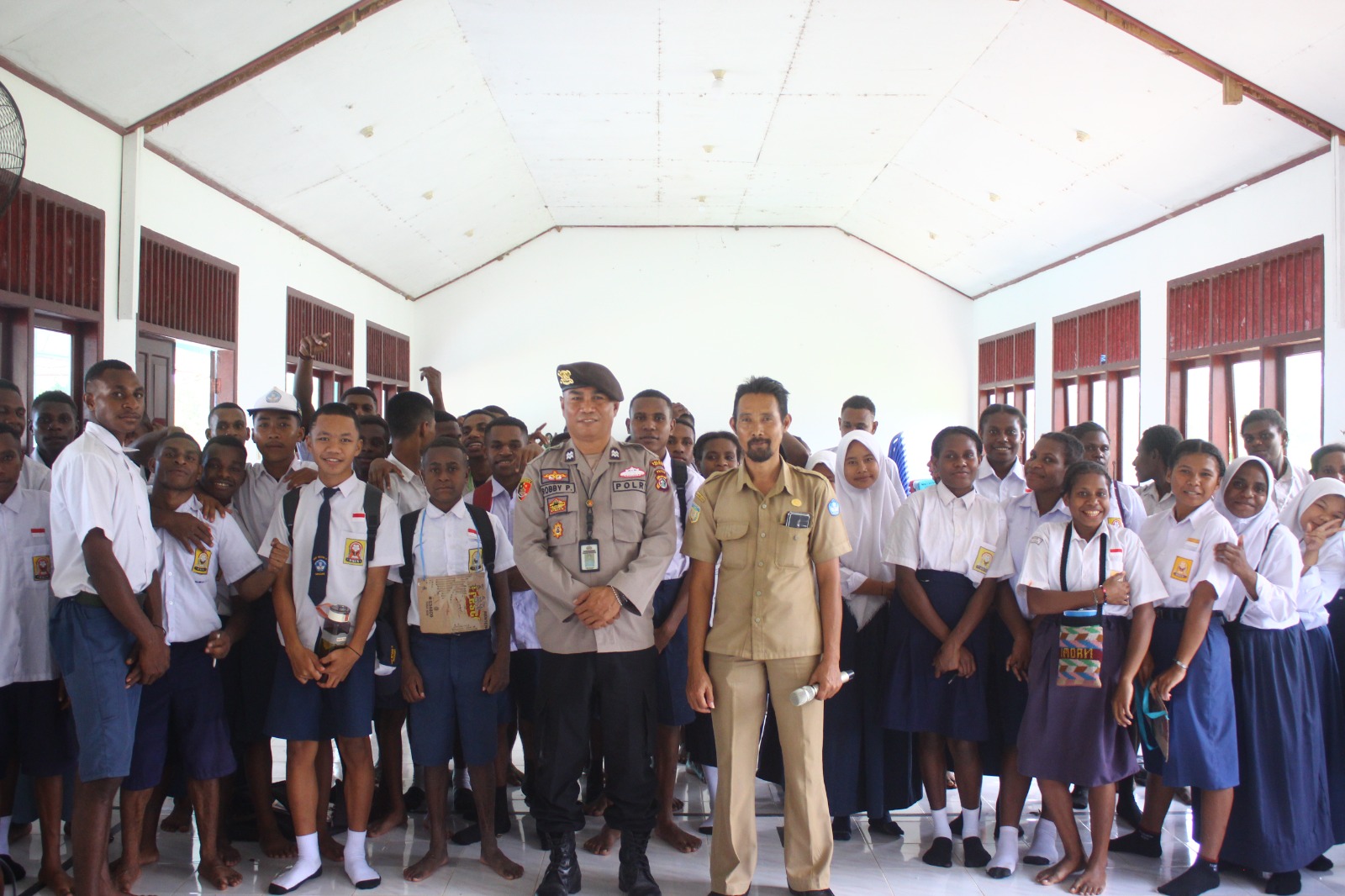 POLSEK SOTA GELAR SOSIALISASI PENCEGAHAN NAPSA DAN JUDI ONLINE DI SMK NEGERI VI SOTA, MERAUKE
