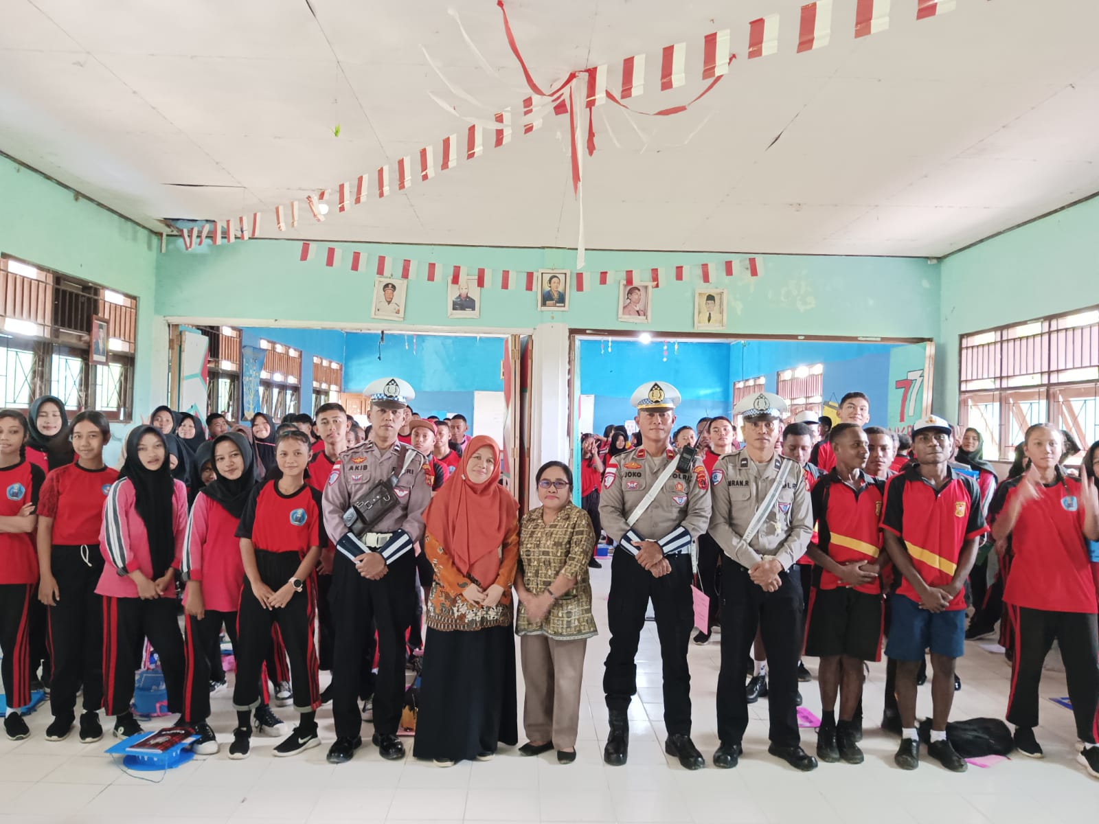 Tanamkan Taat Aturan Berlalulintas, Polri Beri Pembekalan di MPLS SMA N6 Skouw