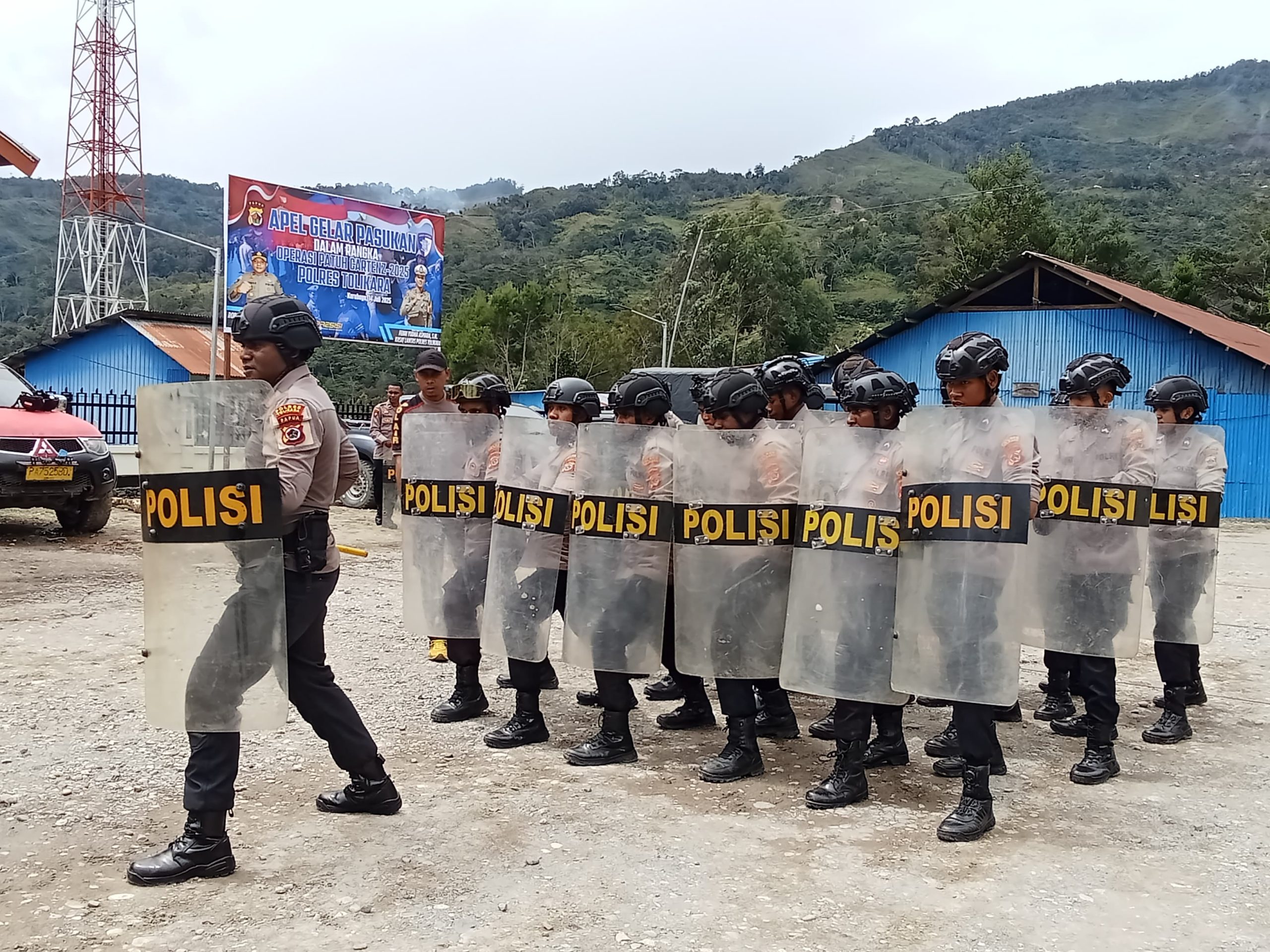 Meningkatkan Keterampilan Pengendalian Massa, Unit Dalmas Polres Tolikara Laksanakan Latihan