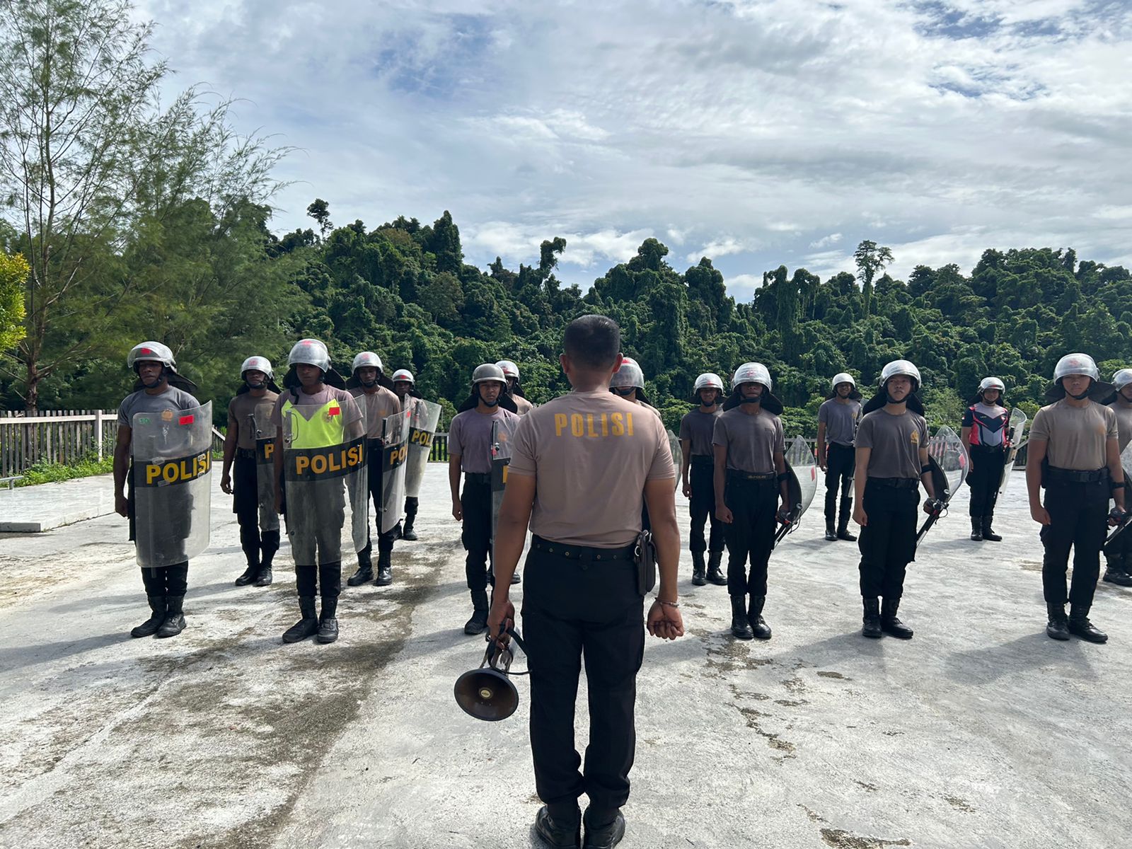 Sat Samapta Polres Sarmi Gelar Latihan Dalmas Antisipasi PSU Gubernur Papua di Kabupaten Sarmi