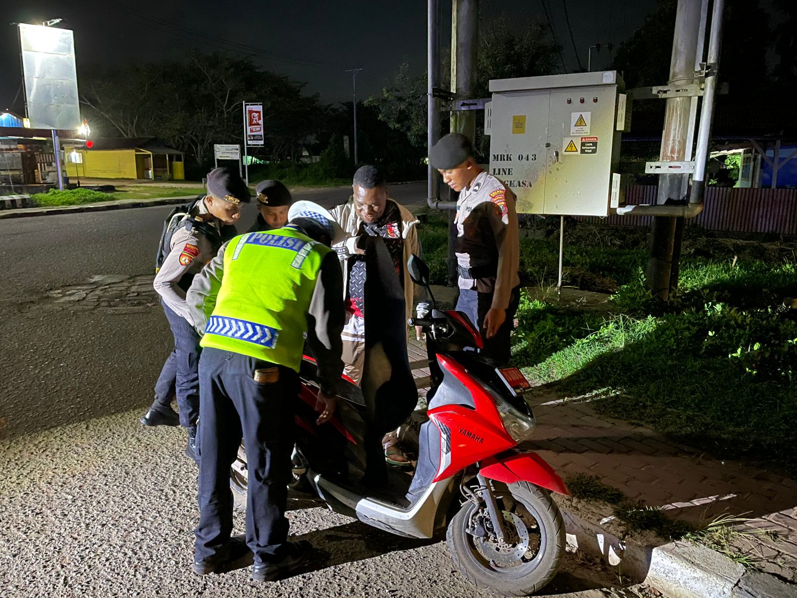 Patroli Cipkon Regu IV Polres Merauke Amankan Pemuda dan Barang Bukti Sajam di Wilayah Hukum Polres Merauke