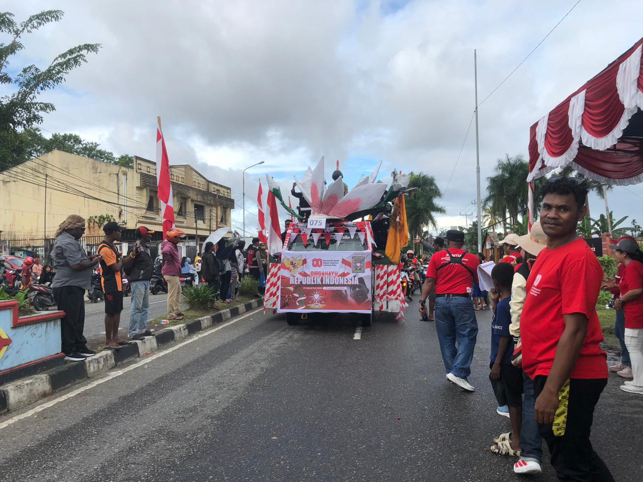Karnaval Mobil Hias Warnai HUT ke-80 RI di Mimika, Polres Mimika Laksanakan Pengamanan