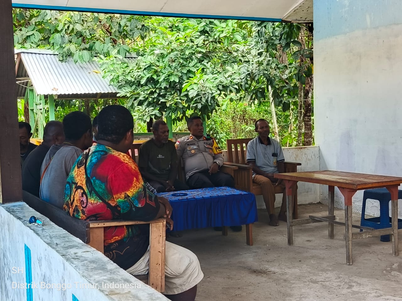 Kapolsek Bonggo Gelar Tatap Muka dengan Tokoh Kampung Tarwasih Marenggi dan Kampung Mawesday