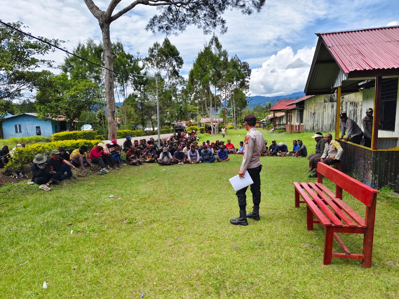 Polsek Bokondini Fasilitasi Mediasi Penyelesaian Perkara Perzinahan Melalui Hukum Adat