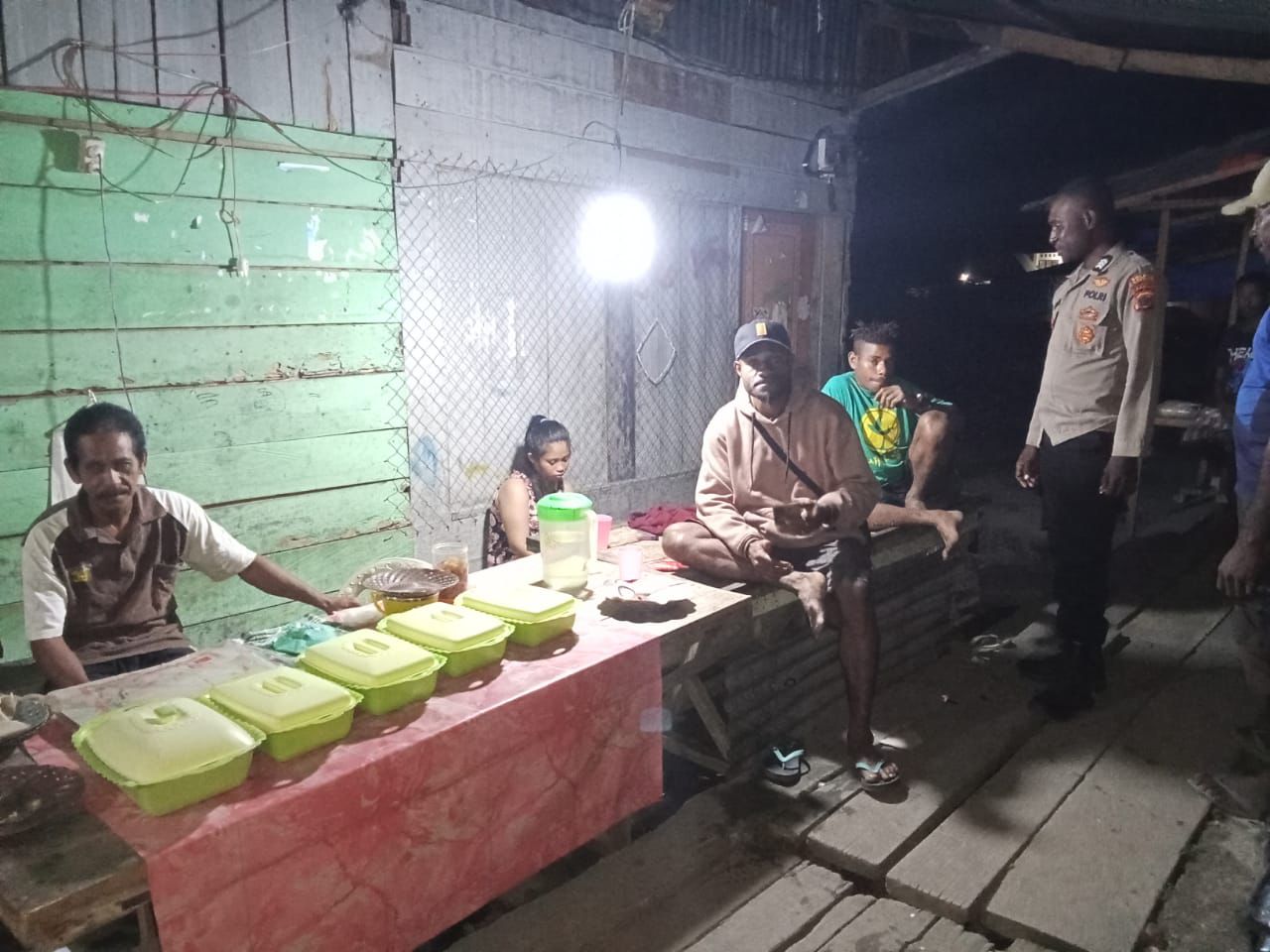Sambangi Warga Sekitar, Polsubsektor Urfas Komitmen Jaga Kemitraan dan Kamtibmas