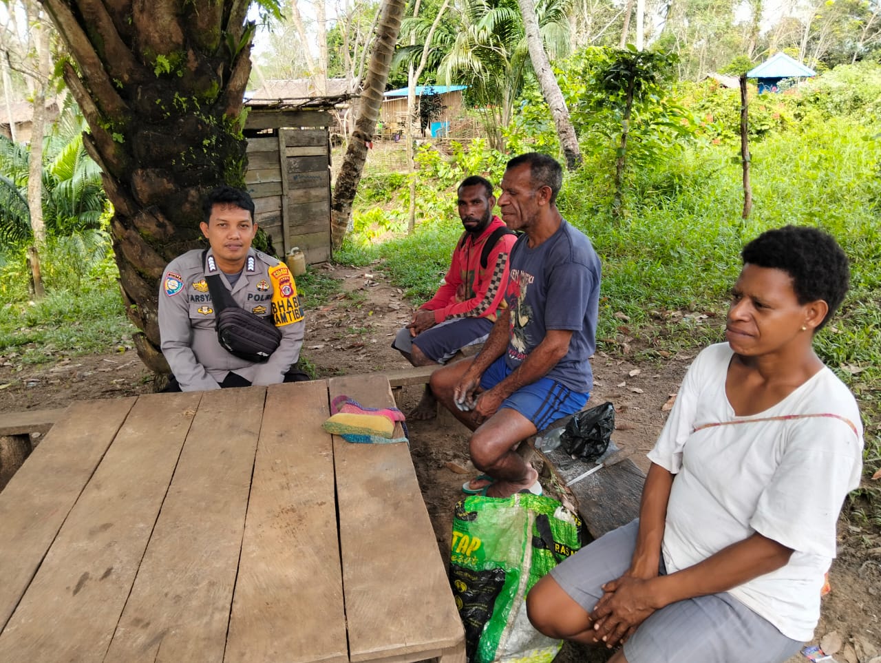 Jelang PSU 2025, Bhabinkamtibmas Kampung Obinangge Ajak Warga Distrik Ki Jaga Kamtibmas