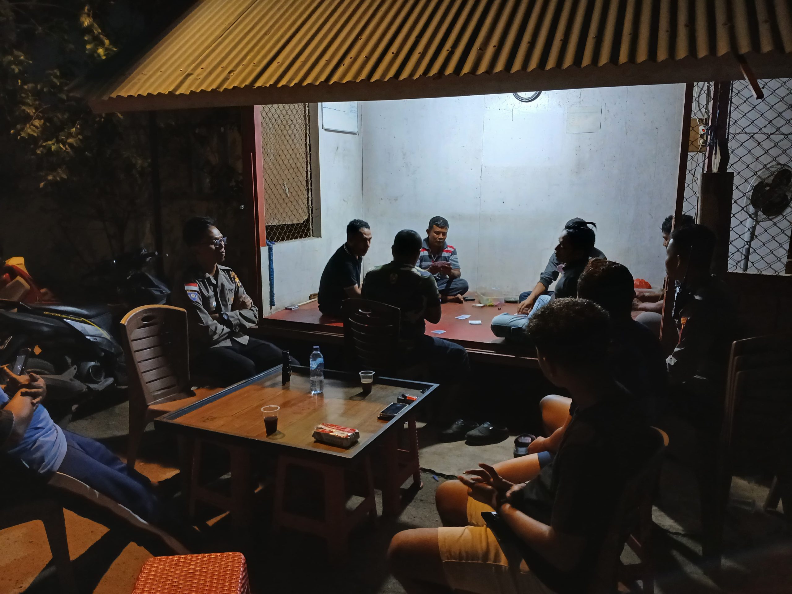 Sat Binmas Polres Merauke Sambangi Pos Kamling, Dorong Warga Aktif Jaga Keamanan Lingkungan