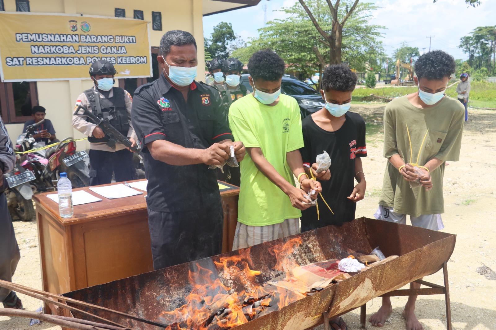 Wujud Komitmen Berantas Narkoba, Polres Keerom Musnahkan Barang Bukti Ganja